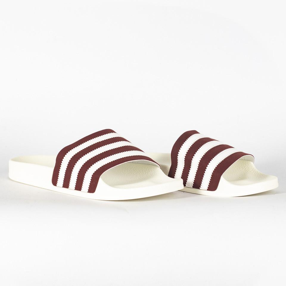 Adidas hot sale adilette burgundy