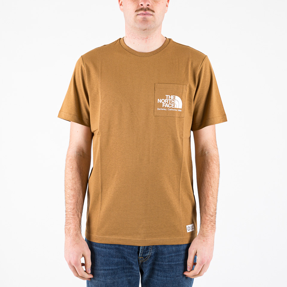 Tシャツ・カットソー THE NORTH FACE*MEN'S BERKELEYCALIFORNIA POCKETTEE-INSCRAPMAT T-shirts The North Face Berkeley California Pocket T-Shirt