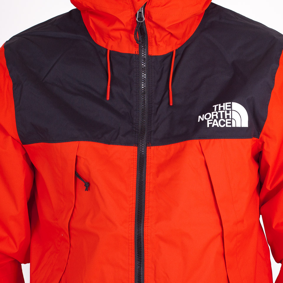 The north face 1990 shop mountain q jacket in red