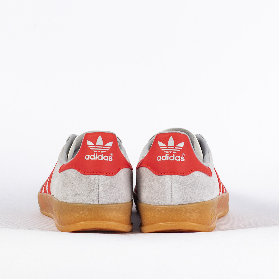 Adidas originals gazelle indoor trainer outlet grey two / action red